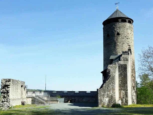 Burg Philippstein, vor Burghof