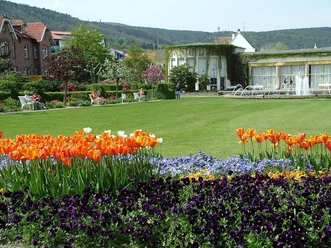 Gebäude mit Kurpark