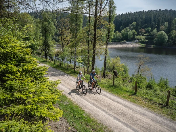 Mit dem Fahrrad rund um die Kalltalsperre