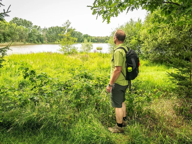 Wanderer am Elkenrother Weiher