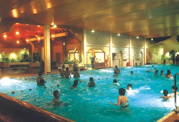 Kurparkcenter mit Sauna und Hallenbad