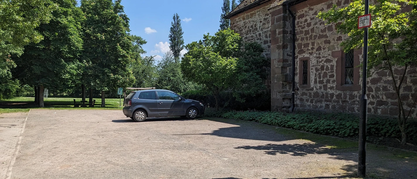 Kleiner Parkplatz an der Kapelle Kleiner Parkplatz an der Kapelle