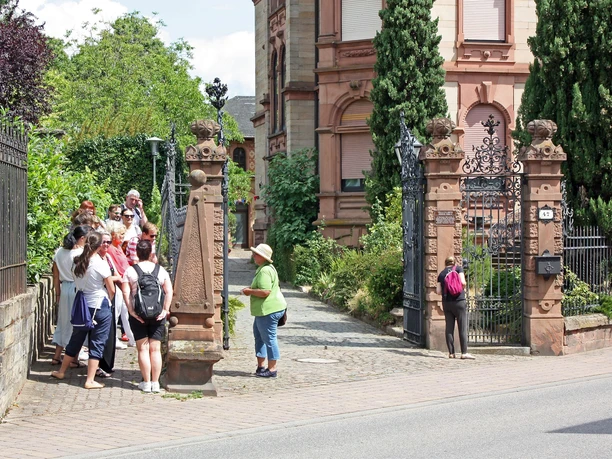 Vor der Villa Ullrich