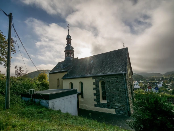 Oberhalb der Kapelle