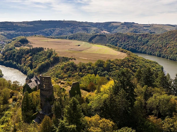 Ourtalschleife mit Burgruine Falkenstein