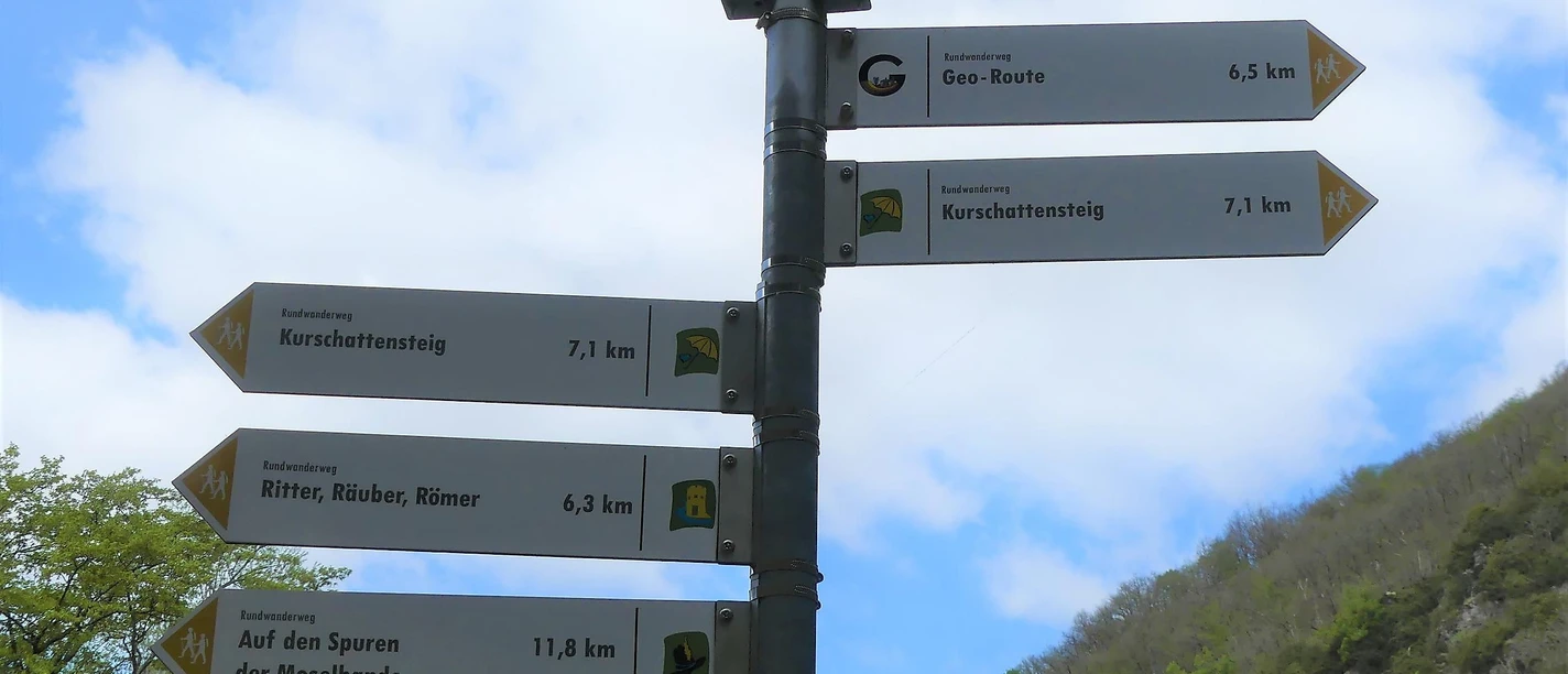 Wanderwege Bad Bertrich-Einstieg Tourist Info