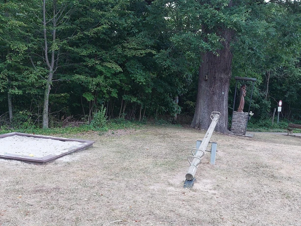 Wippe und Sandkasten