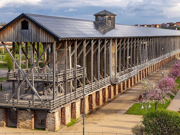 Der Gradierbau ist rund 333 Meter lang