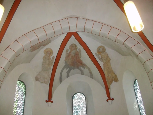Alte Wandmalereien im Kirchenschiff Almersbach