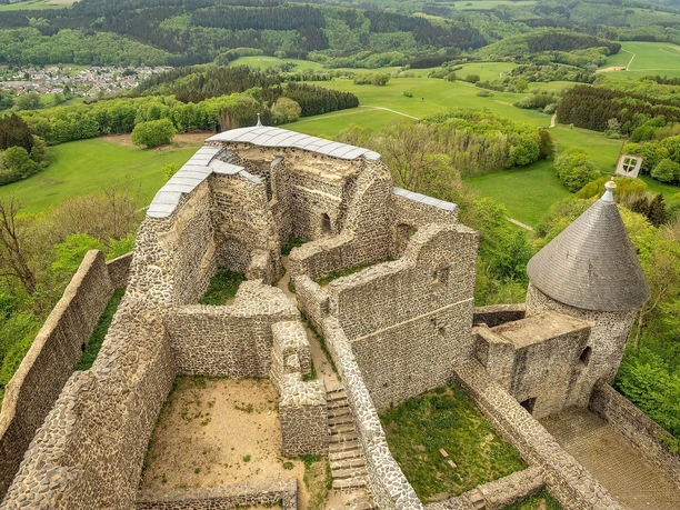Blick vom Aussichtsturm der Burgruine Nürburg Blick vom Aussichtsturm der Burgruine Nürburg