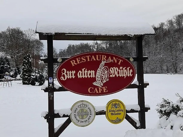 Beschilderung im Schnee
