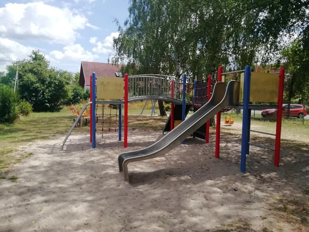 Spielplatz Winden, am Sportplatz 10, Rutschbahn