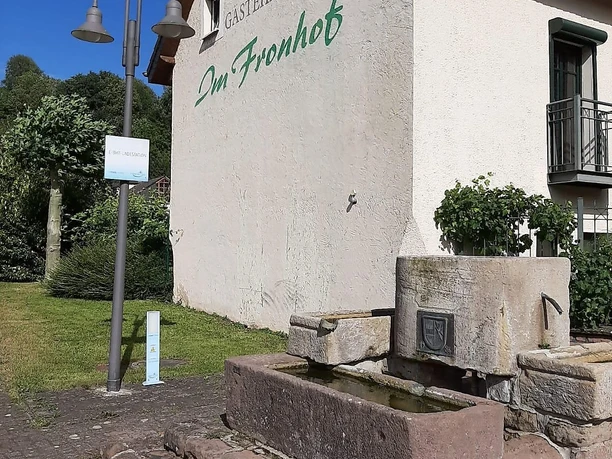 Ladestation Mettendorf neben Restaurant Im Fronhof