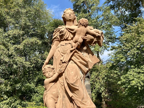 Tugend - Marburg - Elisabethkirche