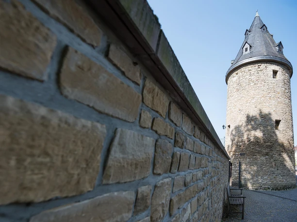 Turm mit Stadtmauer