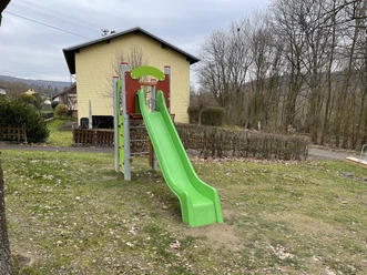 Kletterturm mit Rutsche