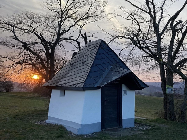 Luh-Kapelle am Abend