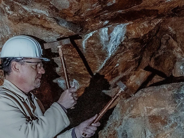 Ganz heißes Eisen im Kupferbergwerk 1