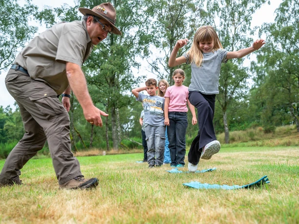 springendes Mädchen