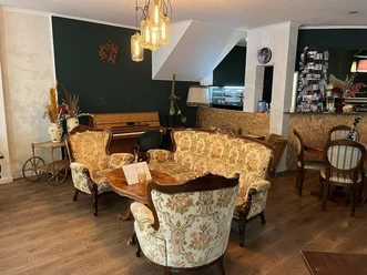 Innenansicht Cafe damals hinterm Mond