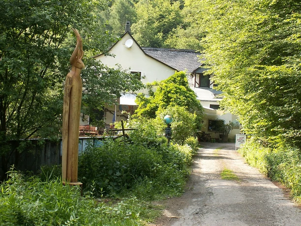 Hofeinfahrt Neuwagenmühle Kördorf