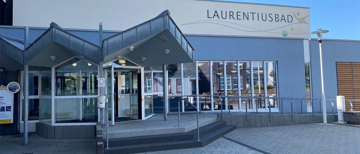 Laurentiusplatz vor dem Hallenbad