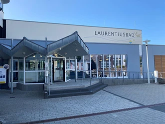 Laurentiusplatz vor dem Hallenbad