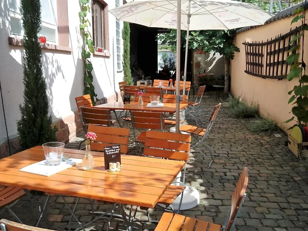 Hof vorne