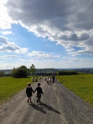 Wanderung mit Schwarzhalsziegen