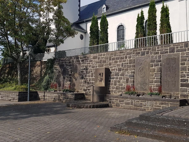 Seitenansicht der Kirche