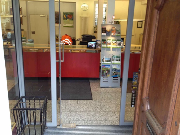 Haupteingang mit Stufen