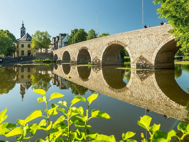 Hospitalkirche mit Alter Lahnbrücke