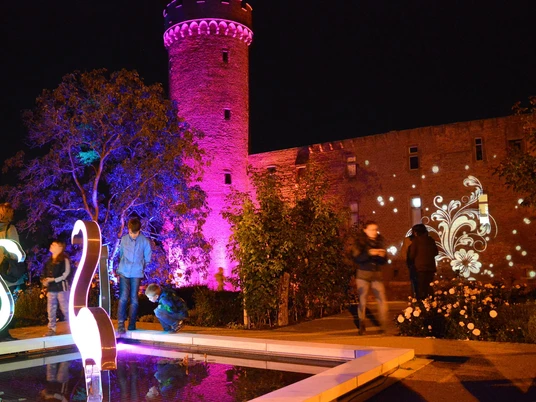 Leuchtende Inszenierung an der Landesburg