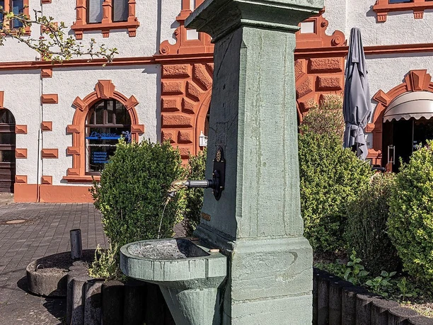 Neuer Brunnen Postplatz 4 HN