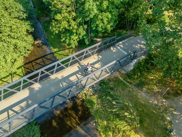 Brücke auf den Bahntrassenradweg