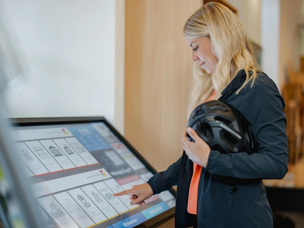 Infosäule Tourist-Info Simmern-Rheinböllen