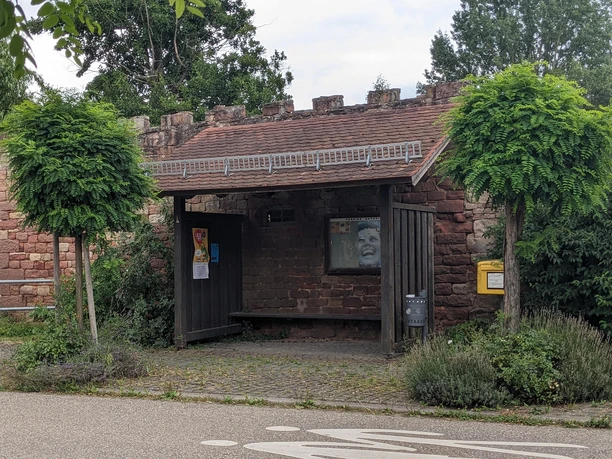 Bushaltestellen-Häuschen am Münsterweg Bushaltestellen-Häuschen am Münsterweg