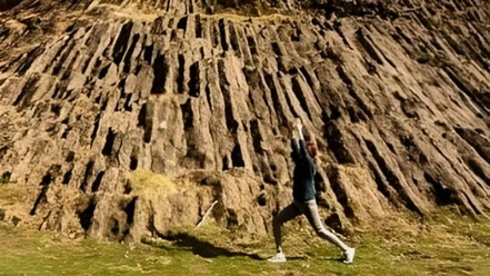 Yoga am Fuße des Druidensteins