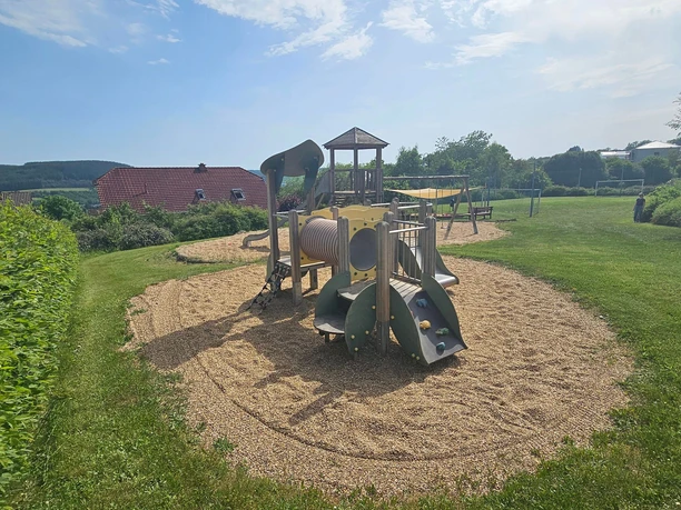 Spielplatz (2) Spielplatz (2)