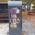 Bücherschrank im Park