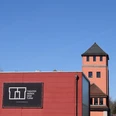 Außenansicht Theater neben dem Turm Marburg