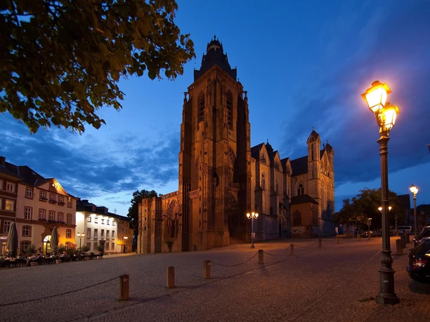 Dom in der Abenddämmerung 1