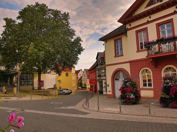 Marktplatz Ober-Ingelheim/Einfahrt Altegasse Marktplatz Ober-Ingelheim/Einfahrt Altegasse