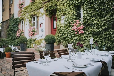 Idyllische Terrasse lädt zum Verweilen ein