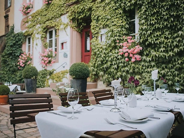 Idyllische Terrasse lädt zum Verweilen ein