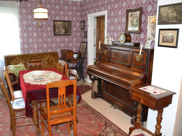 Wohnzimmer um 1900