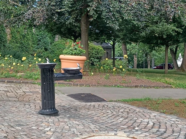 Trinkbrunnen im Rosengärtchen Trinkbrunnen im Rosengärtchen