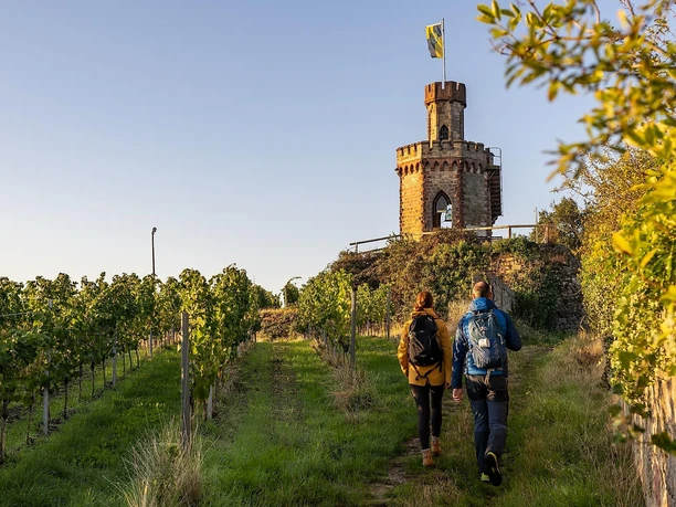 Der neugotische Turm ist bei Wanderern beliebt