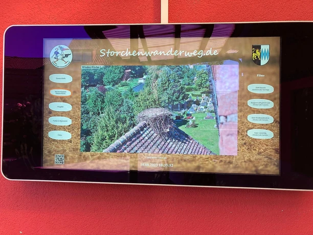 Monitor mit Webcam am Storchenwanderweg Winden Monitor mit Webcam am Storchenwanderweg Winden