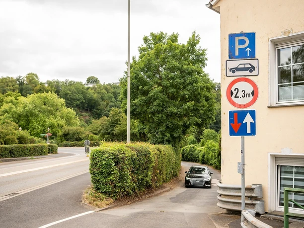 Ankommen am Parkplatz „Bolzplatz“ Ankommen am Parkplatz „Bolzplatz“